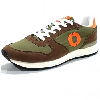 Zapatillas deportivas de hombre Ecoalf Ucla bajas de material reciclado con suela de goma marrón y cordones