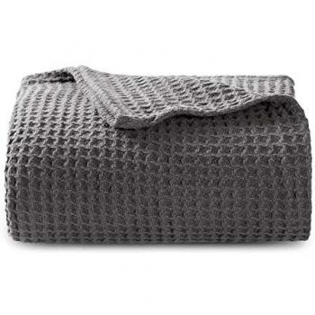 Bedsure Manta Sofá Verano Waffle - Manta Sofa Grande Algodón 100%, Manta Cama Suave y Transpirable, 150x200 cm, Gris Oscuro