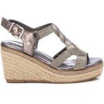 Sandalia de mujer Xti 142320 oro hebilla