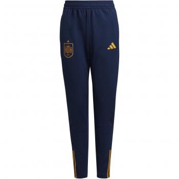 Pantalones Adidas Selección Española 2022 Junior, características: diseño oficial de la selección española, tejido ligero y transpirable, ajuste cómodo, elasticidad para mayor libertad de movimiento, logotipo bordado de Adidas y escudo de la selecc
