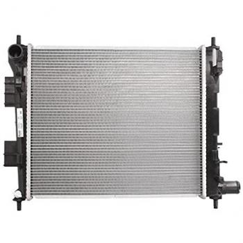Radiador de refrigeración del motor NISSENS 675024, compatible con múltiples modelos de vehículos, fabricado en aluminio y plástico, diseñado para un rendimiento óptimo en la transferencia de calor, incluye conexiones precisas para una fácil instal