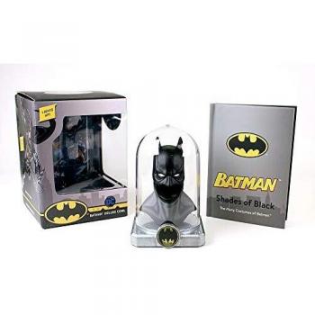 Batman: Deluxe Cowl: Lights up!