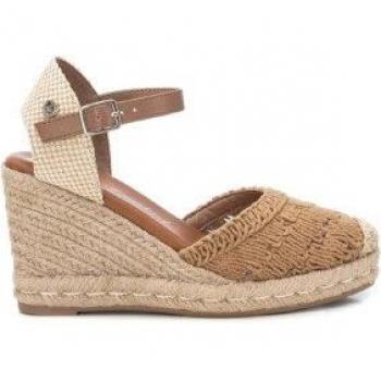 Sandalias de cuña Xti 142335 color hielo con hebilla