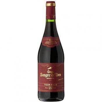 Vino Tinto Gran Sangre De Toro 2018 - Denominación de Origen, variedad de uva Garnacha y Cariñena, crianza en barricas de roble, con aromas a frutas maduras y notas especiadas