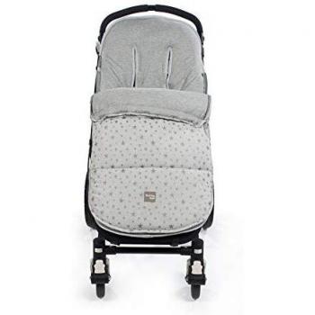 Walking Mum. Saco silla de paseo Inspiration. Tejido en Punto. Uso universal y compatible con la mayoría de los sillas de paseo. Color Gris/Estampado de estrellas. Medidas 50 x 88 cm.