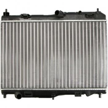 Radiador de refrigeración del motor NISSENS 69233, compatible con vehículos específicos, fabricado en aluminio para una mejor conductividad térmica, diseño optimizado para un flujo de aire eficiente, facilidad de instalación y alta resistencia a la 