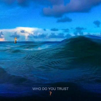 Who Do You Trust? - Box Set w. CD, Poker Cards & Papa Roach Beanie