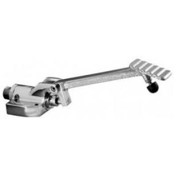 Tres Griferia - Grifo De Pedal Mezclador. Presionando El Pedal Aumenta Progresivamente La Temperatura Del Agua, Siempre Con Un Caudal Constante.