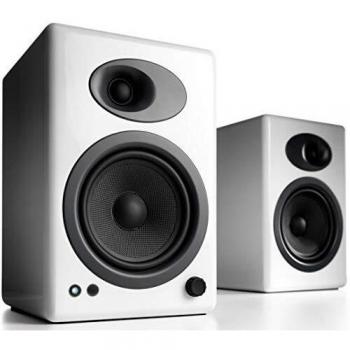 Audioengine A5+ Classic 150W Altavoces de estantería | Amplificador Analógico Incorporado | Control Remoto | Entradas RCA y 3.5mm. | Cables Incluidos