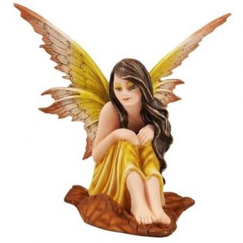 Hada Sentada Fantasía Amarillo 13x14x13cm - Figura de Hada, características: diseño romántico, dimensiones 13 cm de altura, 14 cm de ancho y 13 cm de profundidad