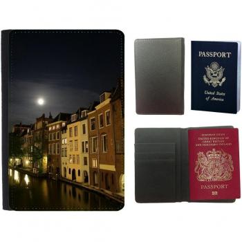 Couverture de passeport // M00170034 Noche de Luna Utrecht Canal Dark Light // Universal passport leather cover