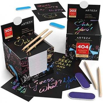 ARTEZA Notas de Scratch Art, Juego de 2 Tacos de Notas para rascar, Total 404 Notas mágicas, con 2 Estiletes de Madera, 2 sacapuntas, 2 Notas con diseños de Arcoiris, 2 del Espacio y 2 holográficas