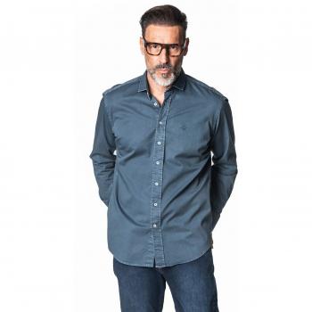 Camisa de hombre en gris oscuro de tejido gabardina con corte smart y tinte en prenda marino