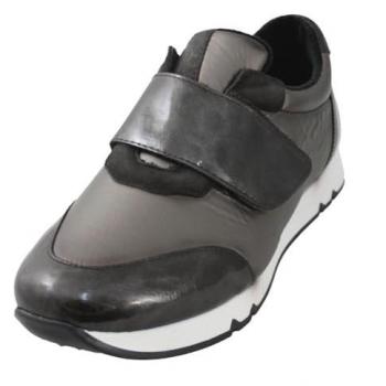 Zapatilla Deportiva Casual para Mujer Doctor Cutillas Perth Autoadherente Marrón con Suela Blanca y Plantilla Extraíble Talla 37