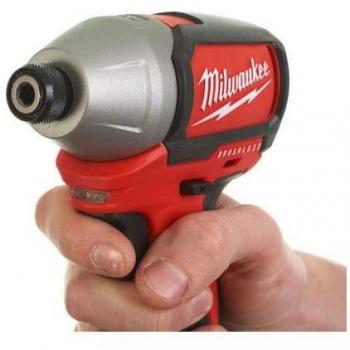 Milwaukee M18BLID-0 Atornillador Compacto de Impacto M18 Fuel Sin Esco