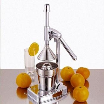 Axentia 116787 Exprimidor con palanca – Exprimidor manual usándose, acero inoxidable, Plata, 18.5 x 14,5 x 37 cm