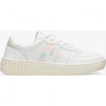 Mustang Zapatillas Delta para Mujer, Color Blanco con Cuña de 4.5cm y Detalles Metalizados en Plata