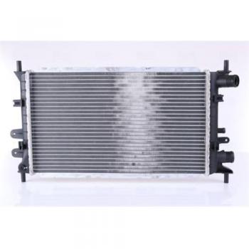 Radiador de refrigeración del motor NISSENS 62163 con características de alta eficiencia, diseño optimizado para un mejor flujo de aire, fabricación con materiales de calidad para mayor durabilidad y resistencia a la corrosión