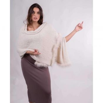 Chal de fiesta con plumas naturales en beige claror