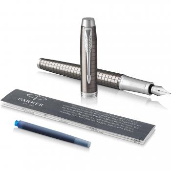 PARKER IM, pluma estilográfica de color café oscuro Premium, con plumín fino y recambio de tinta azul
