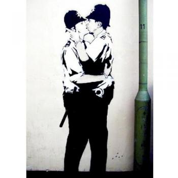Impresión sobre Lienzo Banksy Beso entre Policías, Poliéster, Madera, Multicolor, 70x3x100 cm