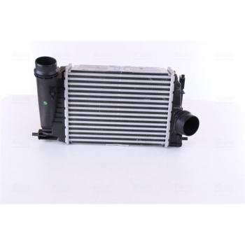 Intercooler NISSENS 961521 - Intercooler de alto rendimiento, fabricado por Nissens, diseñado para mejorar la eficiencia del motor, compatible con múltiples modelos de vehículos, construido con materiales de alta calidad para una durabilidad ópt