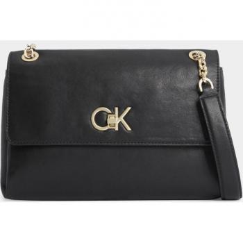 Calvin Klein - Bolso de hombro en negro con asa adicional y broche