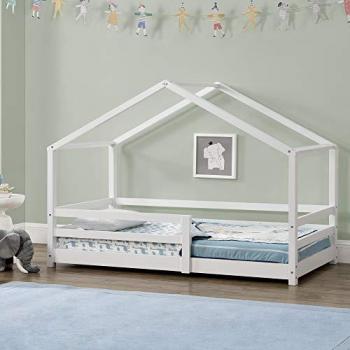 Cama Infantil Knätten 90 x 200 cm en diseño de casa con somier de madera de pino y reja de seguridad blanca lacada mate