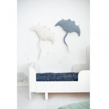 Pack 2 peluches infantiles de pared Raya azul claro y Raya blanca, medidas 59 x 11 x 65 cm