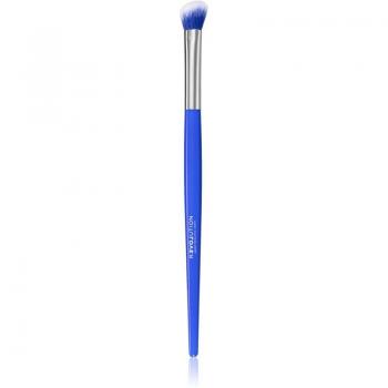 Revolution Relove Queen Fluffy Blending Brush