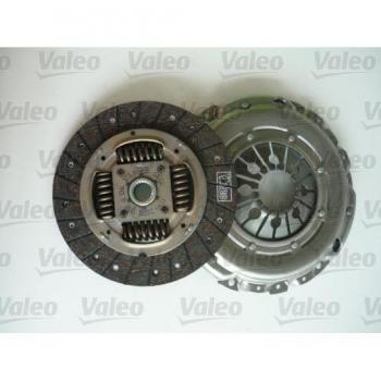 Kit de embrague VALEO 826879 con disco de embrague, plato de presión y cojinete de desembrague, diseñado para ofrecer un rendimiento óptimo en vehículos compatibles