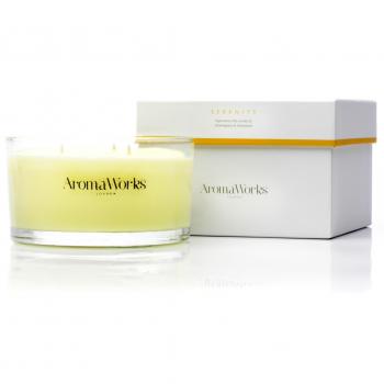 AromaWorks - Serenity Candle 3 Wick - Hierba de limón - Aromas dulces de geranio y neroli - Mezclas de aromas reconfortantes - Levantamiento - Equilibrio y enfoque - Natural - Vegano - Libre de crueldad - Grande - 14,1 onzas
