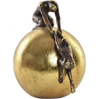 Figura Decorativa de Resina con Personas y Bola para Decoración del Hogar