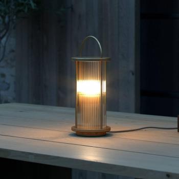 Lámpara de mesa exterior Nordlux Linton, latón vintage con protección de cristal