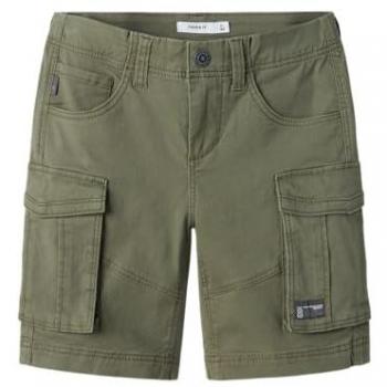Pantalones Cortos Cargo Ryan Twibamgo de Name It, color verde oliva, tejido ligero, con múltiples bolsillos laterales y ajuste elástico en la cintura