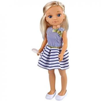 Nancy - Muñeca Un día con Amigas, Rubia con Vestido Azul y Blanco