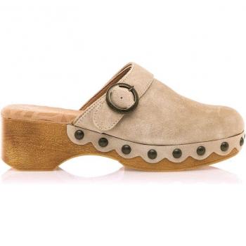 Zuecos de mujer Elois beige Mustang con tacón bloque y puntera redonda