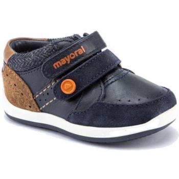 Mayoral 42152 Bota deportiva azul marino para niño, características: diseño moderno, material sintético, suela antideslizante, cierre de velcro y cordones, cómodo y ligero