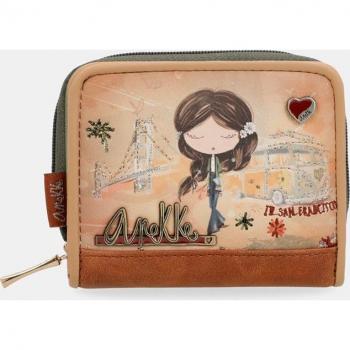 Billetero pequeño Anekke Peace & Love en color camel con diseño rígido y múltiples compartimentos