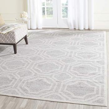 Light Gray and Ivory Geometric Indoor/Outdoor Power Loomed Area Rug 3' x 5'