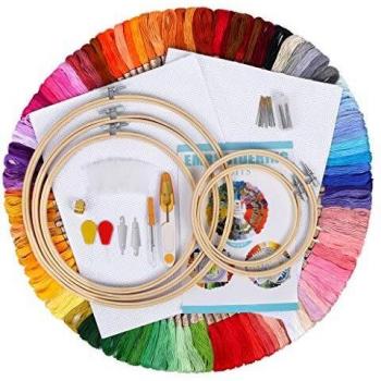 IMMEK kit de inicio de bordado,kit de herramientas de punto de cruz con 100 hilos de colores,5 piezas de círculos de bambú,Aida de la colección Classic Count de 12 a 18 pulgadas y agujas a 14 pulgadas