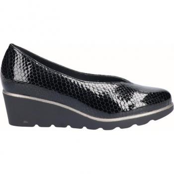 Zapatos de salón D'Chicas con cuña de piel para mujer en color negro.