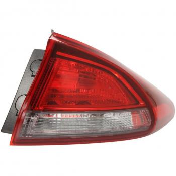 Luz trasera TYC 11-15147-05-2 con características de piloto trasero