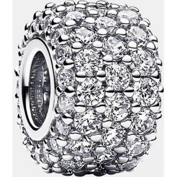 PANDORA - Charm triple fila brillante en pavé con detalles de circonitas para un toque elegante y sofisticado.
