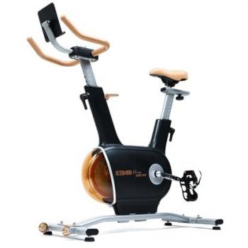 Bicicleta Estática Motorizada Keboo Fitness Serie 900 Negra con Frenado Magnético, Inercia de 7 kg y 32 Niveles, Pedales Antideslizantes