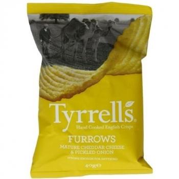 Tyrrells Mature Cheddar and Pickled Onion Crisps 40 g
