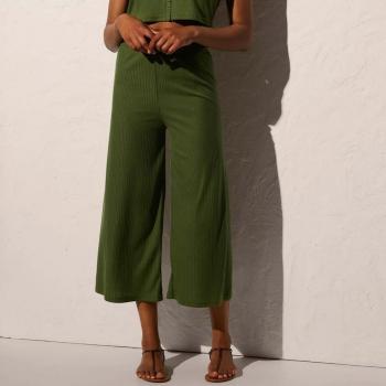Pantalón capri de corte ancho y cintura fruncida verde