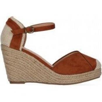 Sandalias Chika10 Nadia 23 marrón con cuña de 8cm
