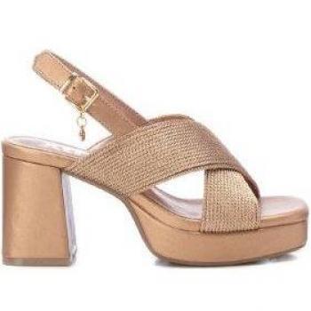 Sandalia de mujer Xti 142338 oro hebilla