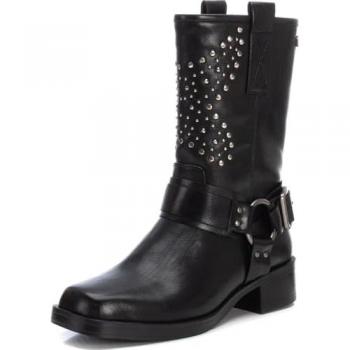 Botines Planos XTI para Mujer - Botín sin Cierre Estilo Biker en Color Negro con Detalles - Cómodos - Polipiel - Versátiles - Modelo 142999